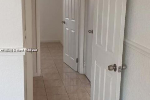 Appartement à louer à Hialeah, Floride: 2 chambres, 65.96 m2 № 1941047 - photo 8