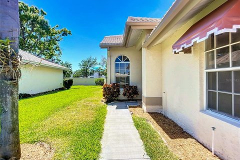 House in Bradenton, Florida 2 bedrooms, 146.97 sq.m. № 1649583 - photo 3