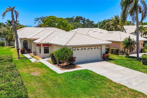 House in Bradenton, Florida 2 bedrooms, 146.97 sq.m. № 1649583 - photo 2