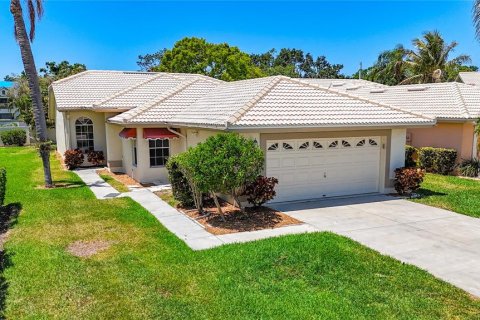 House in Bradenton, Florida 2 bedrooms, 146.97 sq.m. № 1649583 - photo 1