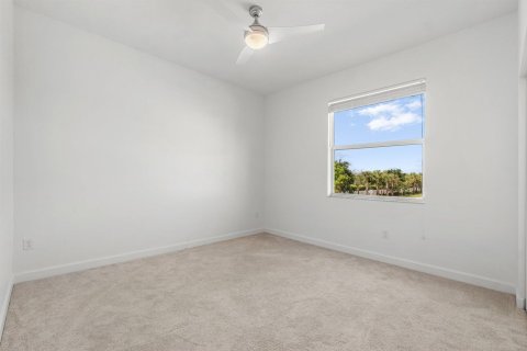Townhouse in Lake Worth, Florida 3 bedrooms, 179.39 sq.m. № 2086784 - photo 19