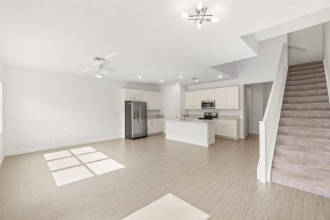 Townhouse in Lake Worth, Florida 3 bedrooms, 179.39 sq.m. № 2086784 - photo 8