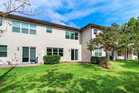 Townhouse in Lake Worth, Florida 3 bedrooms, 179.39 sq.m. № 2086784 - photo 27
