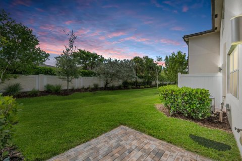 Townhouse in Lake Worth, Florida 3 bedrooms, 179.39 sq.m. № 2086784 - photo 2