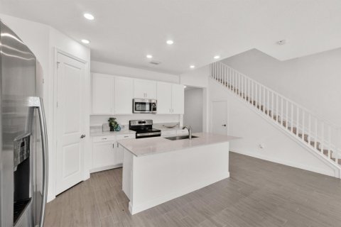 Townhouse in Lake Worth, Florida 3 bedrooms, 179.39 sq.m. № 2086784 - photo 9
