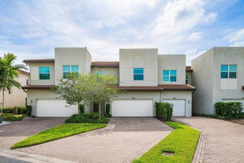 Townhouse in Lake Worth, Florida 3 bedrooms, 179.39 sq.m. № 2086784 - photo 3