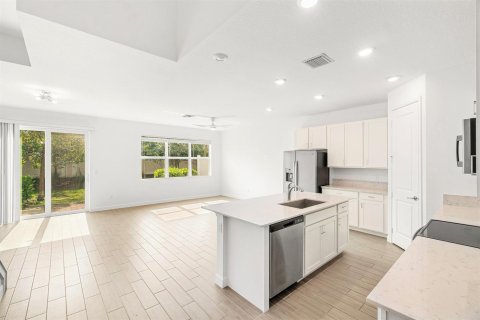 Townhouse in Lake Worth, Florida 3 bedrooms, 179.39 sq.m. № 2086784 - photo 6