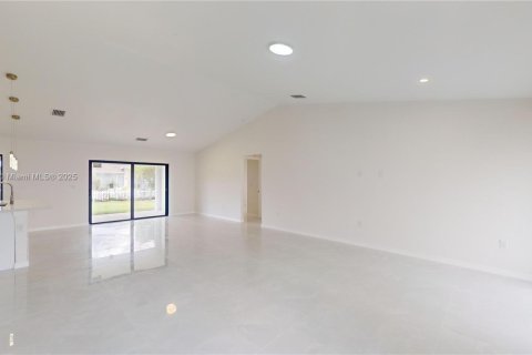 House in Cape Coral, Florida 3 bedrooms № 1814104 - photo 16