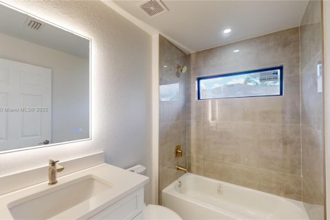 House in Cape Coral, Florida 3 bedrooms № 1814104 - photo 17