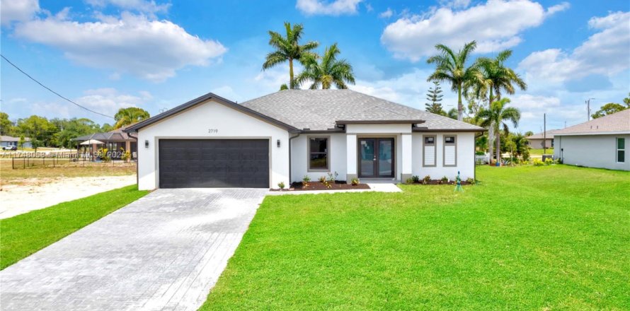 House in Cape Coral, Florida 3 bedrooms № 1814104