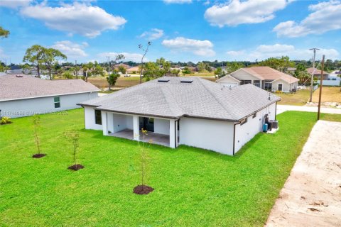 House in Cape Coral, Florida 3 bedrooms № 1814104 - photo 10