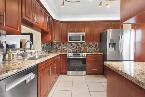 Condo in Pembroke Pines, Florida, 2 bedrooms  № 1881530 - photo 23