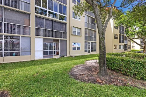 Condo in Pembroke Pines, Florida, 2 bedrooms  № 1881530 - photo 20