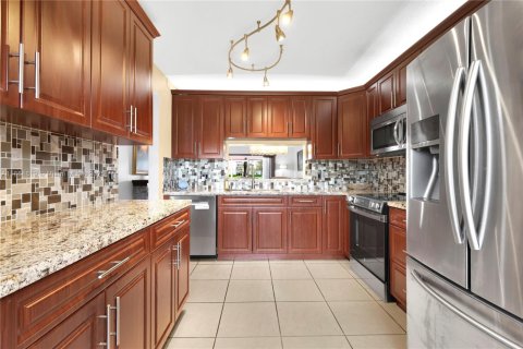Condo in Pembroke Pines, Florida, 2 bedrooms  № 1881530 - photo 25