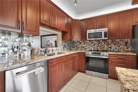 Condo in Pembroke Pines, Florida, 2 bedrooms  № 1881530 - photo 24
