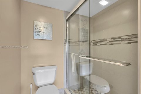 Condo in Pembroke Pines, Florida, 2 bedrooms  № 1881530 - photo 10
