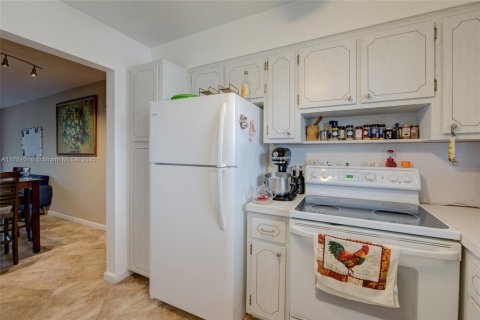 Condo in Hollywood, Florida, 1 bedroom  № 1862858 - photo 9
