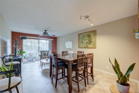 Condo in Hollywood, Florida, 1 bedroom  № 1862858 - photo 4