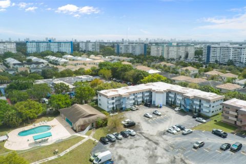 Condo in Hollywood, Florida, 1 bedroom  № 1862858 - photo 20