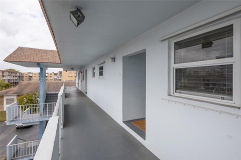 Condo in Hollywood, Florida, 1 bedroom  № 1862858 - photo 14