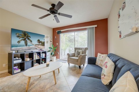 Condo in Hollywood, Florida, 1 bedroom  № 1862858 - photo 2