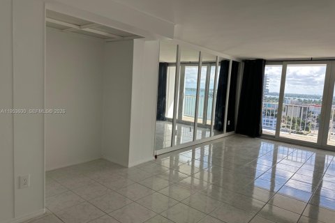 Condominio en alquiler en North Bay Village, Florida, 1 dormitorio, 87.33 m2 № 2054913 - foto 6