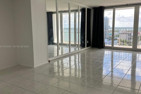 Condominio en alquiler en North Bay Village, Florida, 1 dormitorio, 87.33 m2 № 2054913 - foto 5