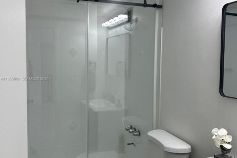 Condominio en alquiler en North Bay Village, Florida, 1 dormitorio, 87.33 m2 № 2054913 - foto 9