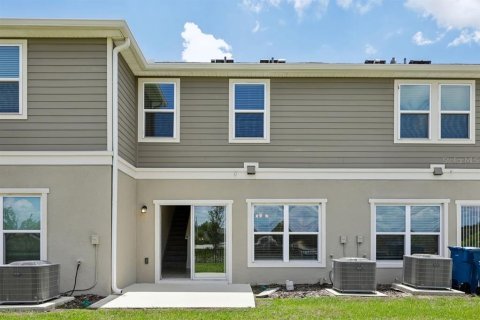 Townhouse in Lake Wales, Florida 3 bedrooms, 144.65 sq.m. № 2375552 - photo 17