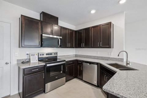 Townhouse in Lake Wales, Florida 3 bedrooms, 144.65 sq.m. № 2375552 - photo 4