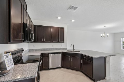 Townhouse in Lake Wales, Florida 3 bedrooms, 144.65 sq.m. № 2375552 - photo 5