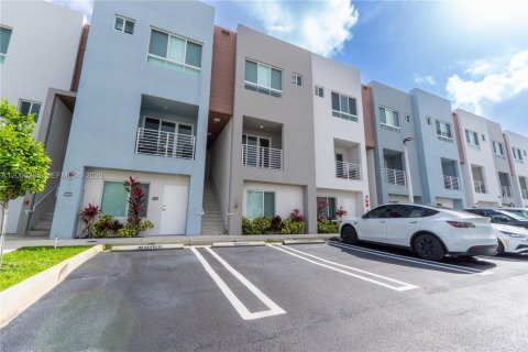 Condominio en Miami, Florida, 2 dormitorios  № 2186059