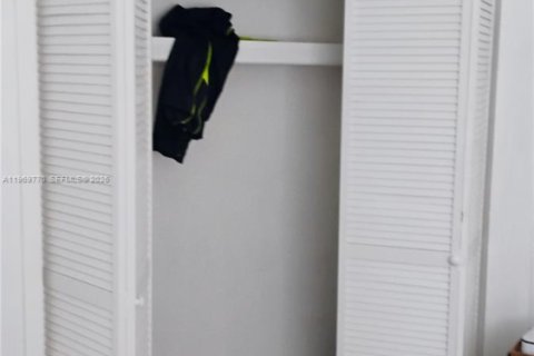 House in Cape Coral, Florida 3 bedrooms № 2038602 - photo 9