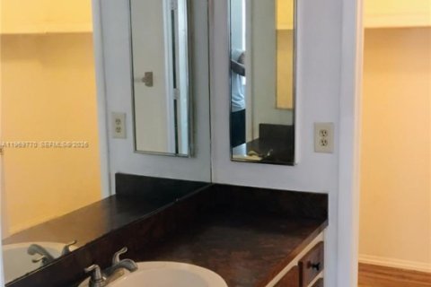 House in Cape Coral, Florida 3 bedrooms № 2038602 - photo 5