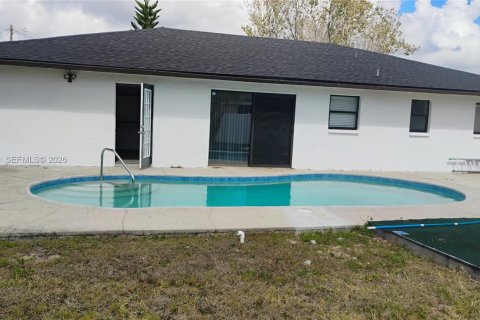 House in Cape Coral, Florida 3 bedrooms № 2038602 - photo 4