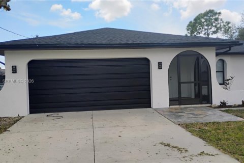 House in Cape Coral, Florida 3 bedrooms № 2038602