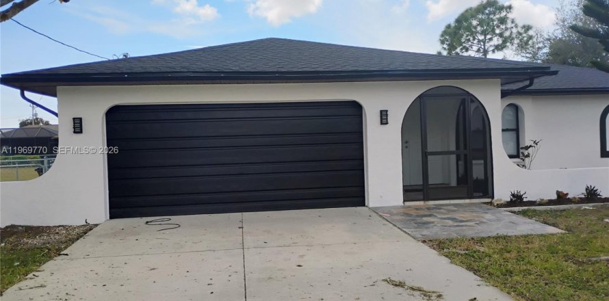 House in Cape Coral, Florida 3 bedrooms № 2038602
