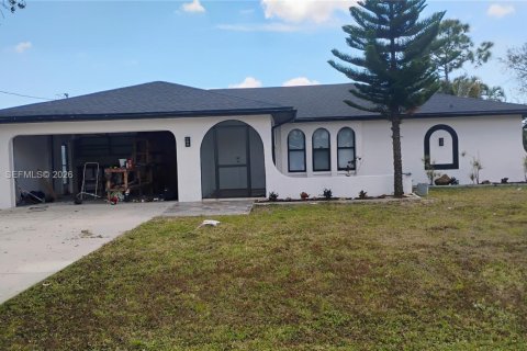 House in Cape Coral, Florida 3 bedrooms № 2038602 - photo 2