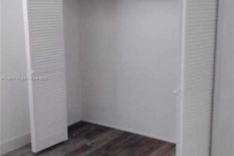 House in Cape Coral, Florida 3 bedrooms № 2038602 - photo 10