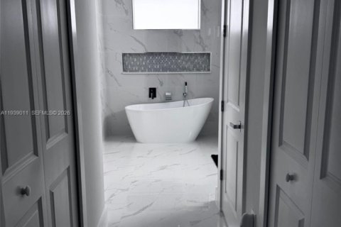 Купить виллу или дом в Лихай-Эйкерс, Флорида 3 спальни, № 1996532 - фото 5