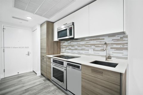 Condo in Miami, Florida  № 1888365 - photo 8