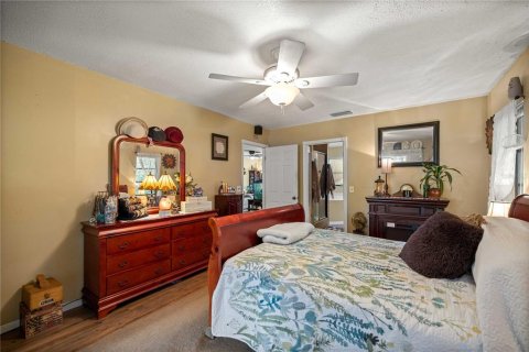 House in Inverness, Florida 3 bedrooms, 198.81 sq.m. № 2200498 - photo 18
