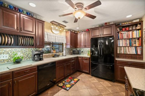 House in Inverness, Florida 3 bedrooms, 198.81 sq.m. № 2200498 - photo 8