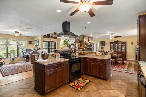 House in Inverness, Florida 3 bedrooms, 198.81 sq.m. № 2200498 - photo 7