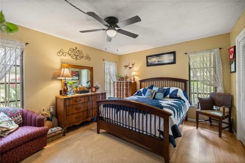 House in Inverness, Florida 3 bedrooms, 198.81 sq.m. № 2200498 - photo 25
