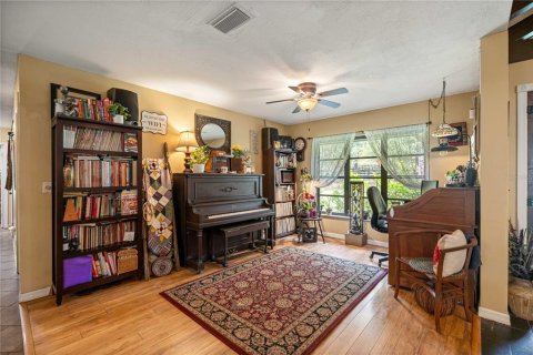 House in Inverness, Florida 3 bedrooms, 198.81 sq.m. № 2200498 - photo 15