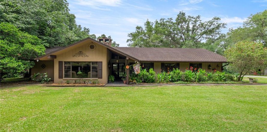 House in Inverness, Florida 3 bedrooms, 198.81 sq.m. № 2200498