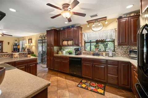 House in Inverness, Florida 3 bedrooms, 198.81 sq.m. № 2200498 - photo 6