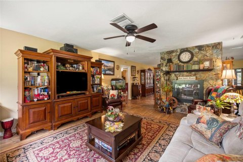 House in Inverness, Florida 3 bedrooms, 198.81 sq.m. № 2200498 - photo 13