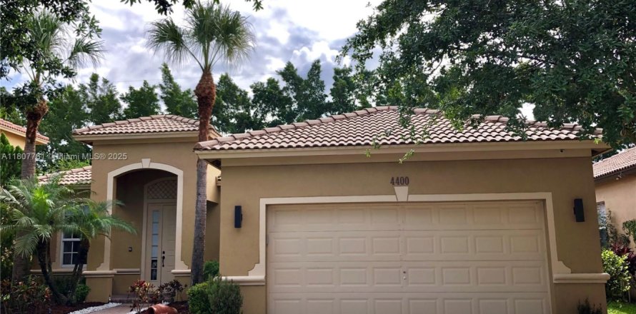 Casa en Weston, Florida 4 dormitorios, 201.78 m2 № 1934855